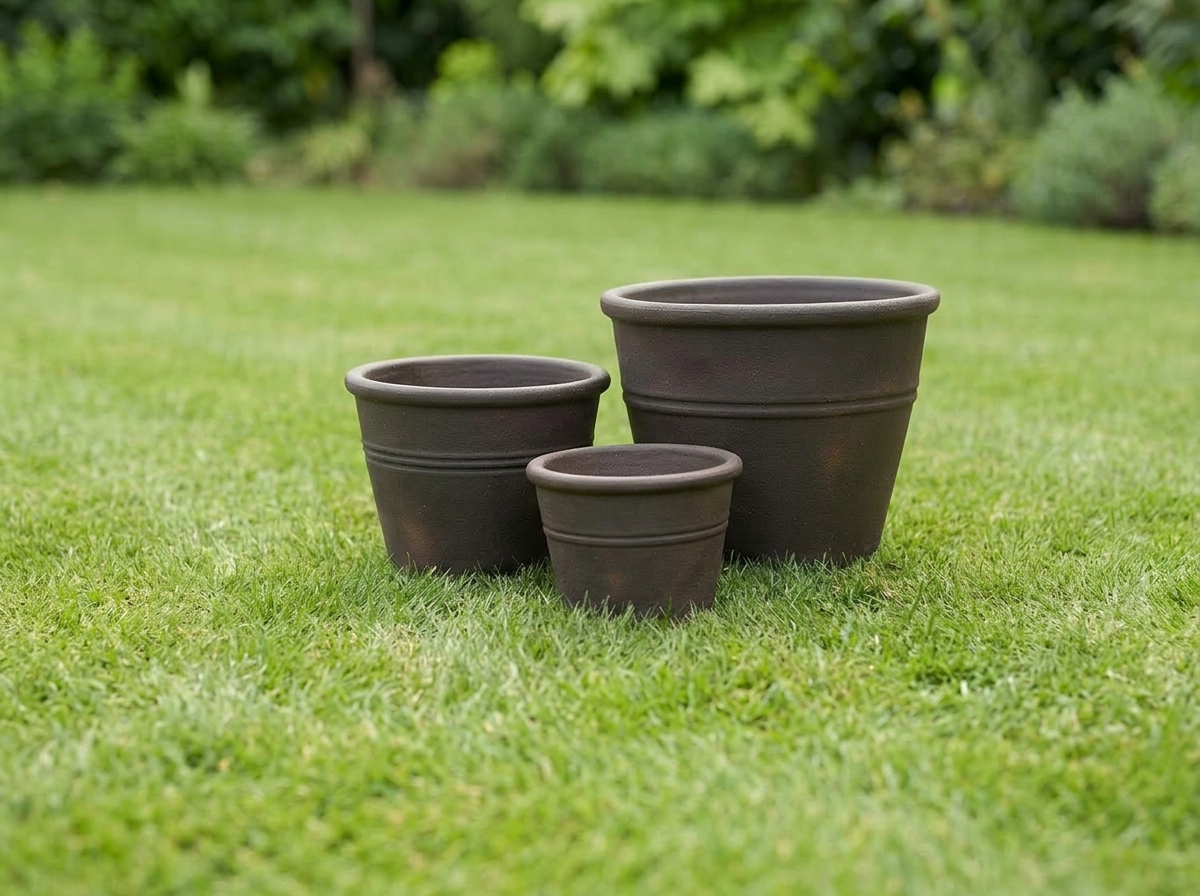 WITH DRAINAGE HOLE 60 60 50 MATERIAL: BLACKCLAY WITH DRAINAGE HOLE 60 60 50<br />
MATERIAL: BLACKCLAY