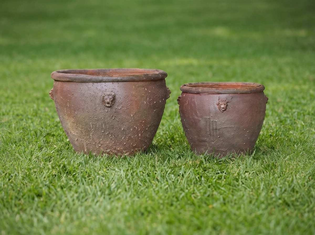 LION PLANTER LION PLANTER